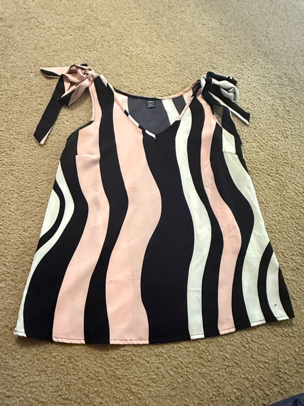 SHEIN Sleeveless Tie-Shoulder Wave-Stripe Top in Pink, Black & White